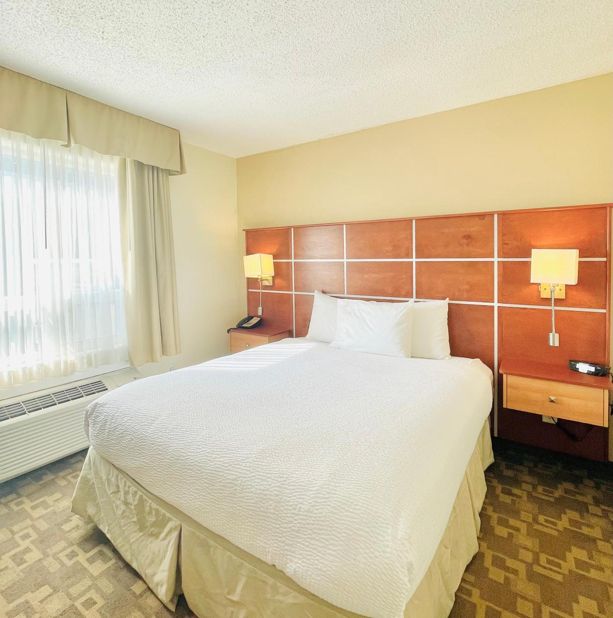 Days Inn By Wyndham Grande Prairie Dış mekan fotoğraf