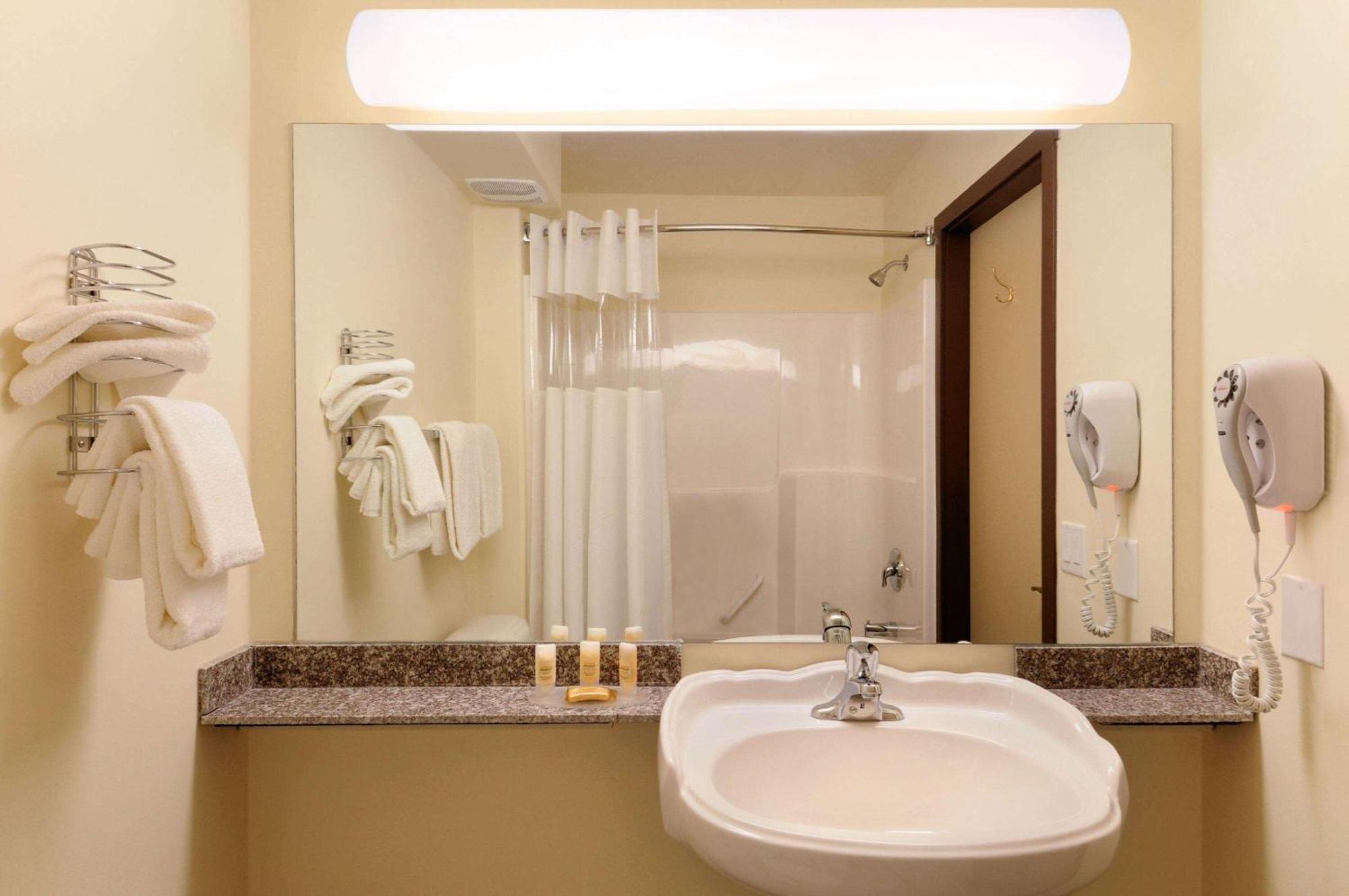 Days Inn By Wyndham Grande Prairie Dış mekan fotoğraf